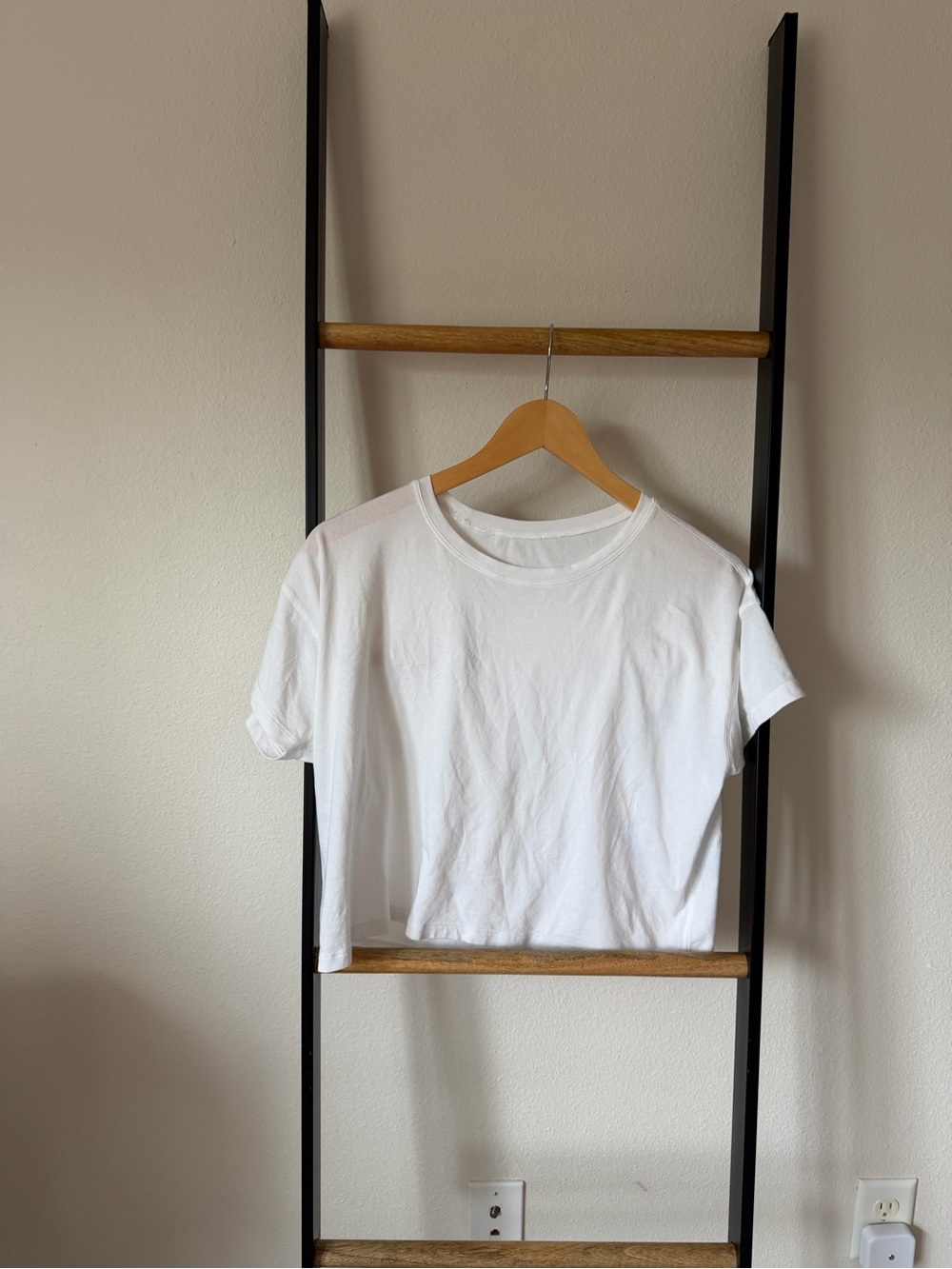 Lulu lemon white cropped t-shirt
